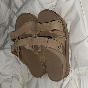 Brand new - UGG Goldenstar Hi Slide